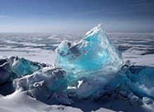 678体育：F1赛场诡异一幕，某车手在领先时突然减速，全队懵了。